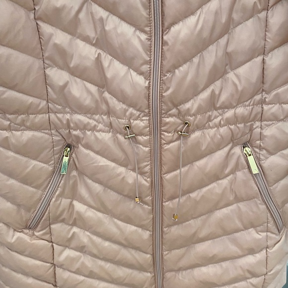 Gallery hooded packable puffer jacket - Picture 3 of 9
